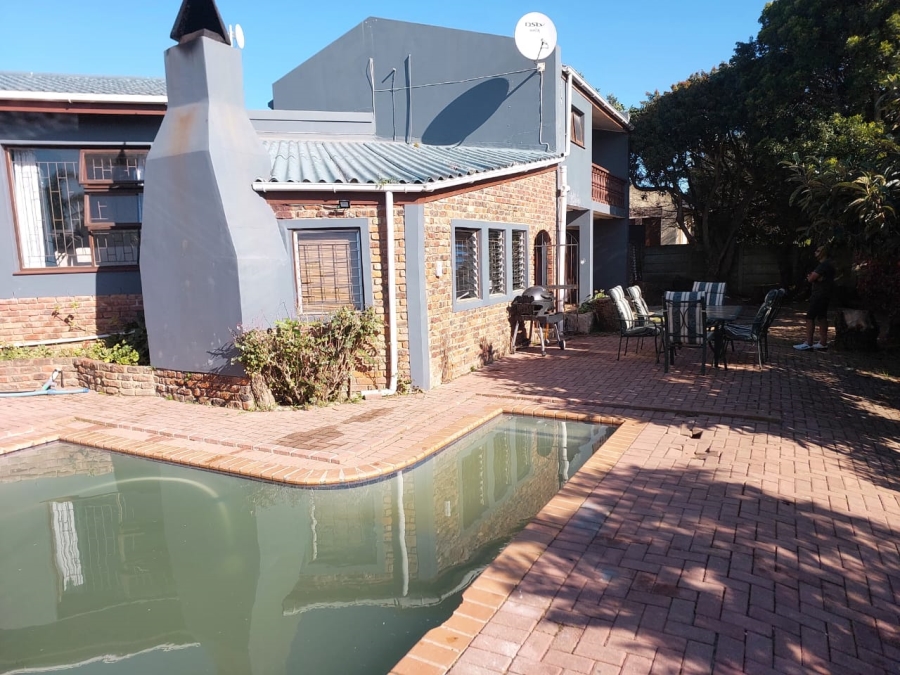 4 Bedroom Property for Sale in Heiderand Western Cape